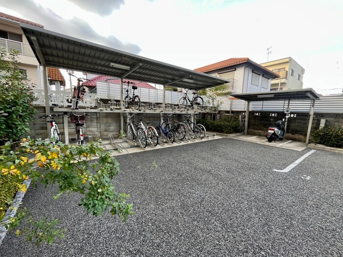物件外観写真4　(駐輪場)