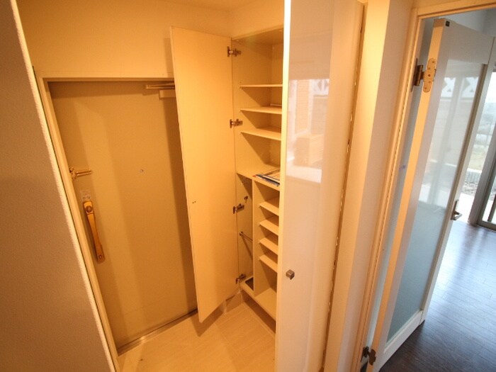 物件内観写真15　(靴箱)