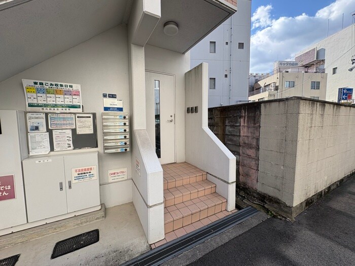 物件外観写真5　(エントランス部分)