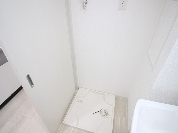 物件内観写真15　(洗濯機置場)