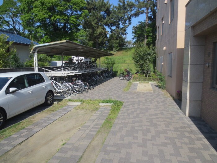 物件外観写真5　(駐輪場)