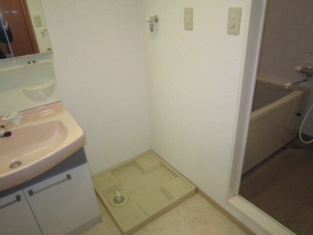 物件内観写真14　(洗濯機置場)