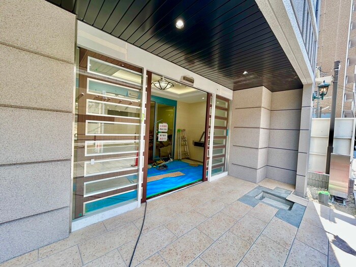 物件外観写真5　(エントランス部分)