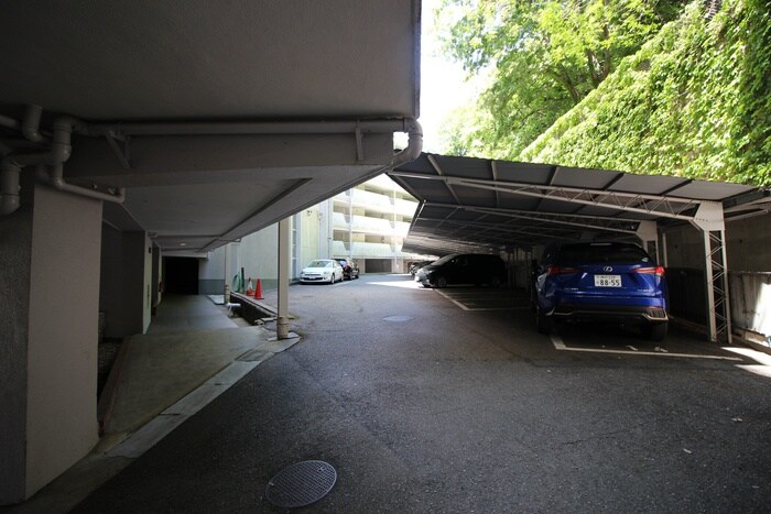 物件外観写真5　(駐車場)