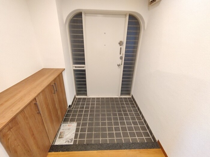 物件内観写真13　(玄関)
