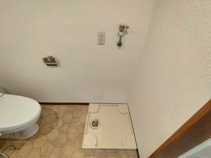 物件内観写真17　(洗濯機置場)