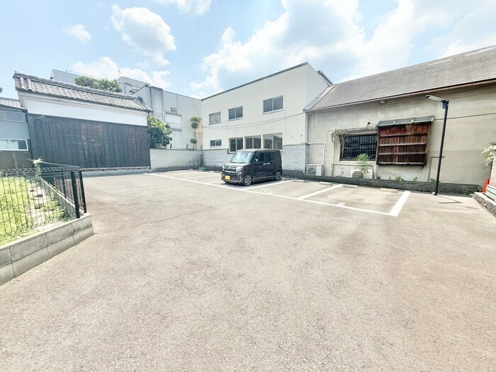 物件外観写真3　(駐車場)
