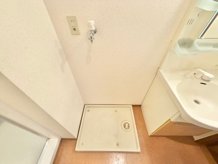 物件内観写真18　(洗濯機置場)