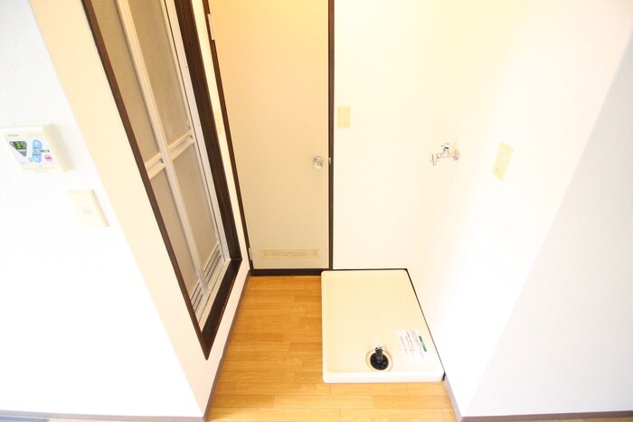 物件内観写真9　(洗濯機置場)