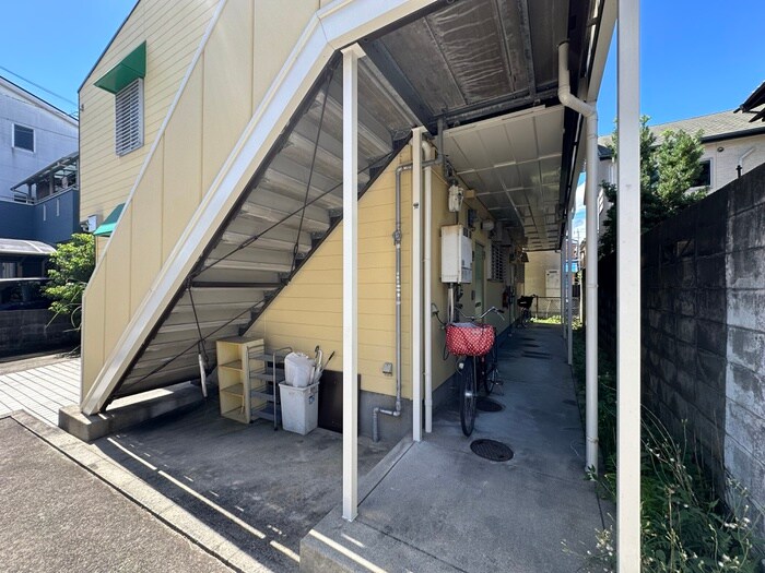 物件外観写真3　(エントランス部分)