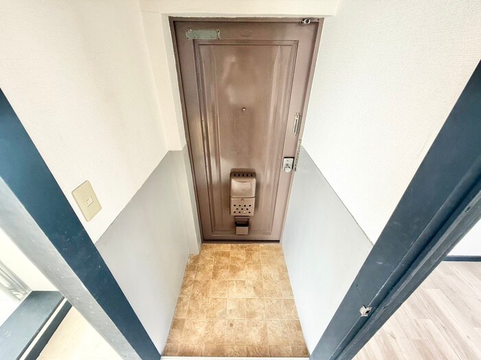 物件内観写真16　(玄関)