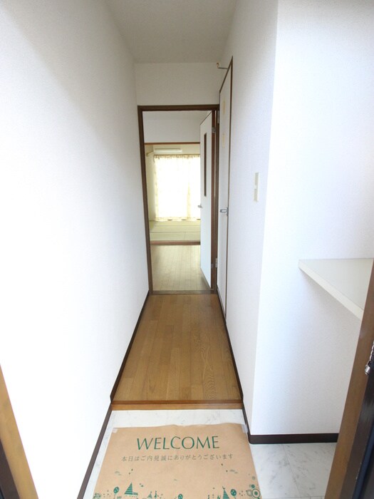 物件内観写真7　(玄関)