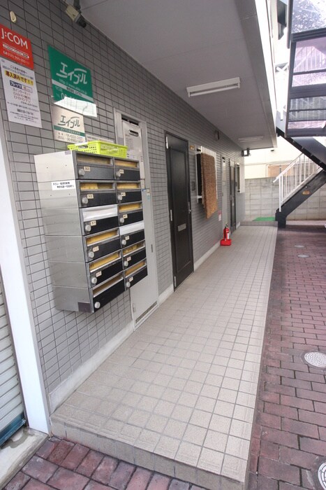 物件外観写真3　(エントランス部分)
