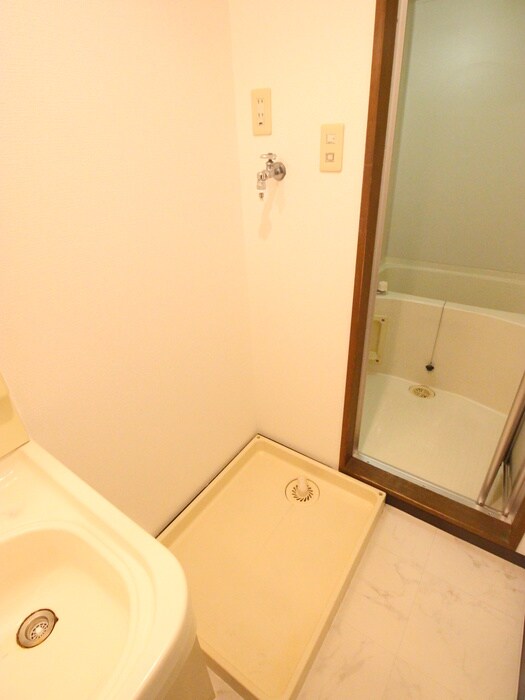 物件内観写真11　(洗濯機置場)