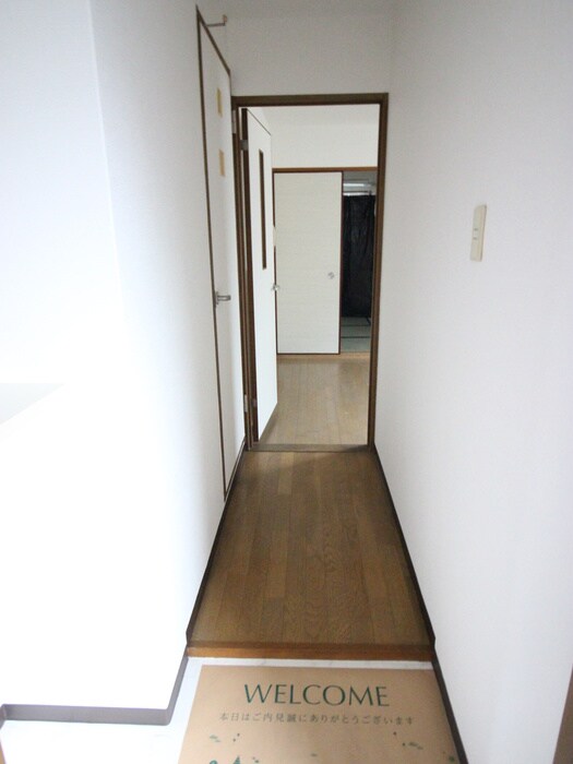 物件内観写真18　(玄関)
