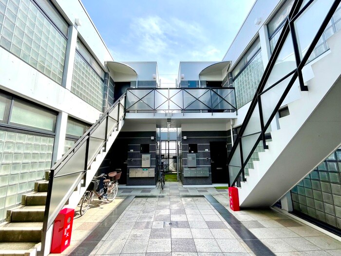 物件外観写真4　(エントランス部分)