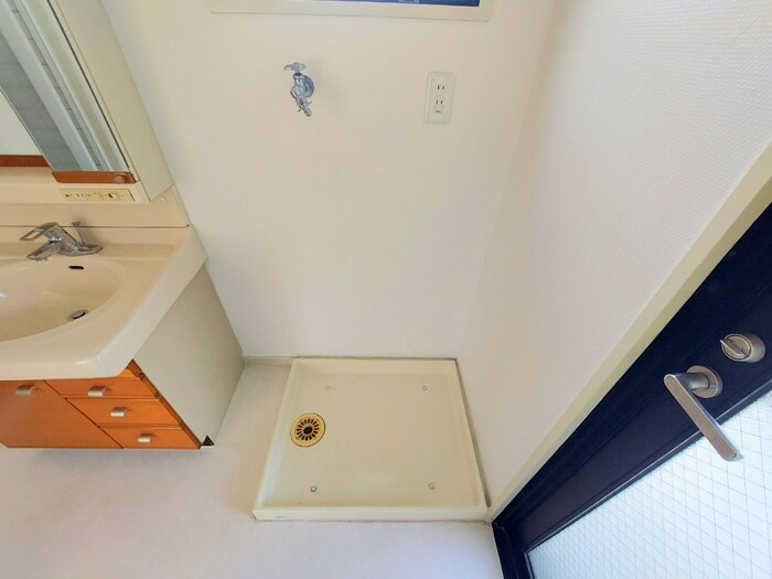 物件内観写真18　(洗濯機置場)