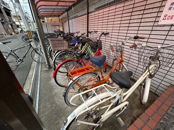 物件外観写真4　(駐輪場)