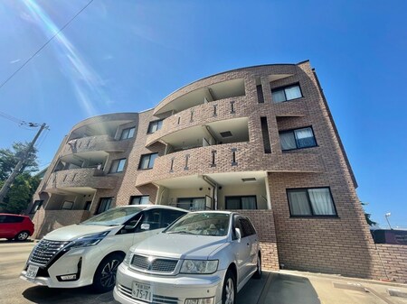 クラヴァス長岡京外観写真