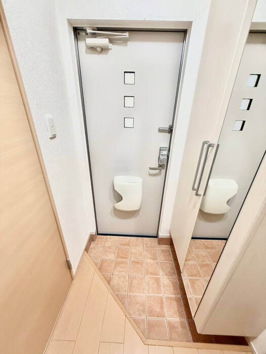 物件内観写真18　(玄関)
