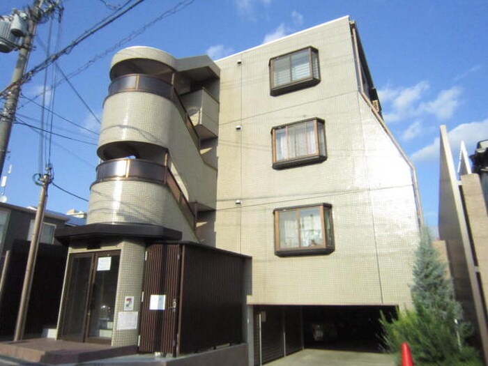 物件外観写真4　(駐車場)