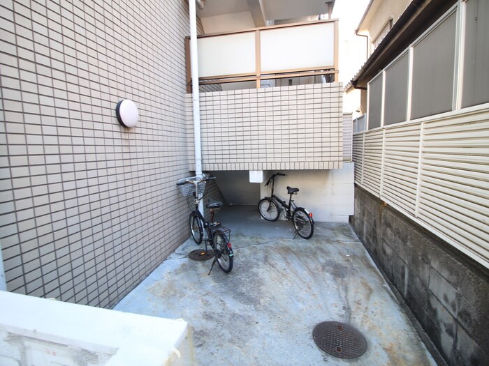 物件外観写真6　(駐輪場)