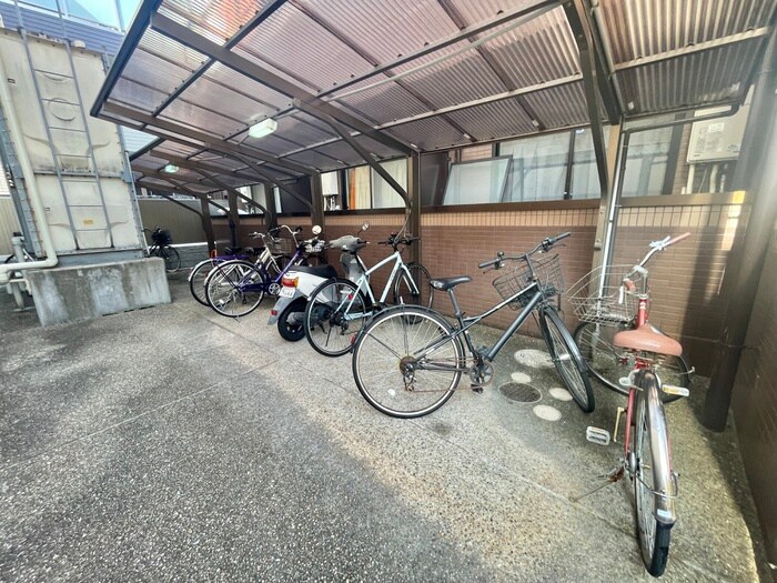 物件外観写真5　(駐輪場)