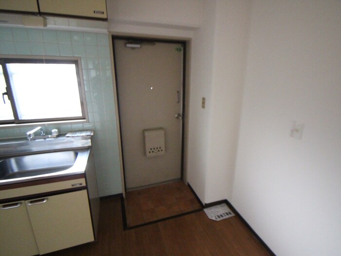 物件内観写真17　(玄関)