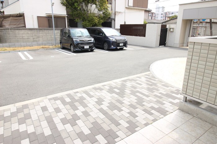 物件外観写真3　(駐車場)