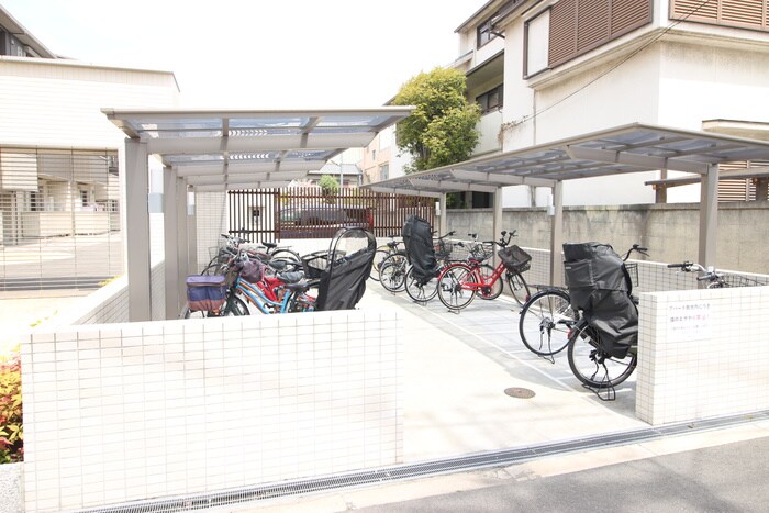 物件外観写真4　(駐輪場)