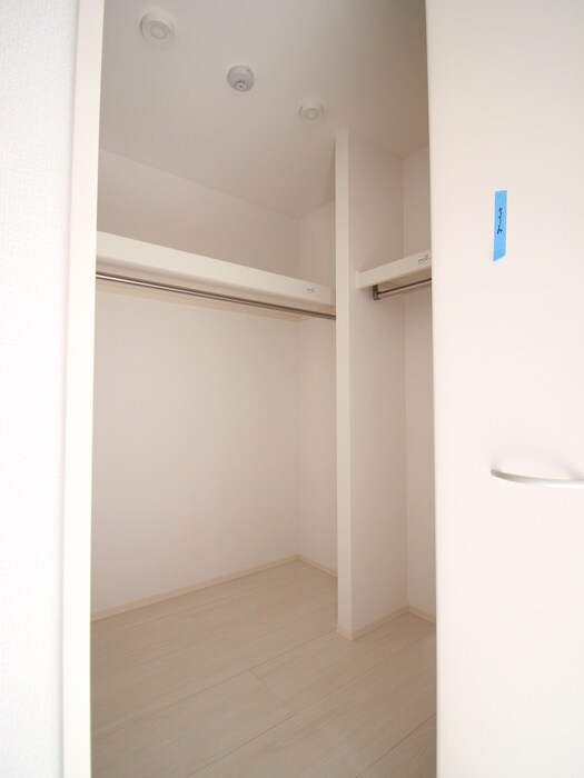 物件内観写真15　(収納)