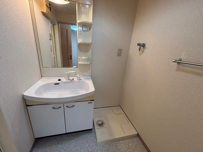 物件内観写真10　(洗濯機置場)