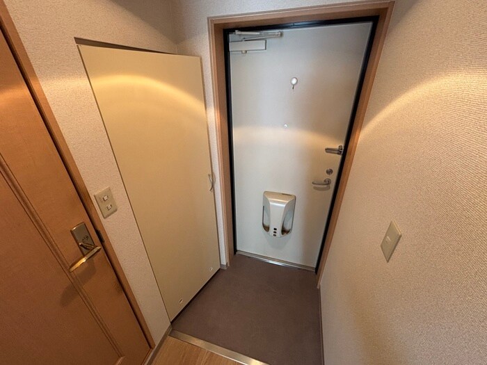 物件内観写真15　(玄関)