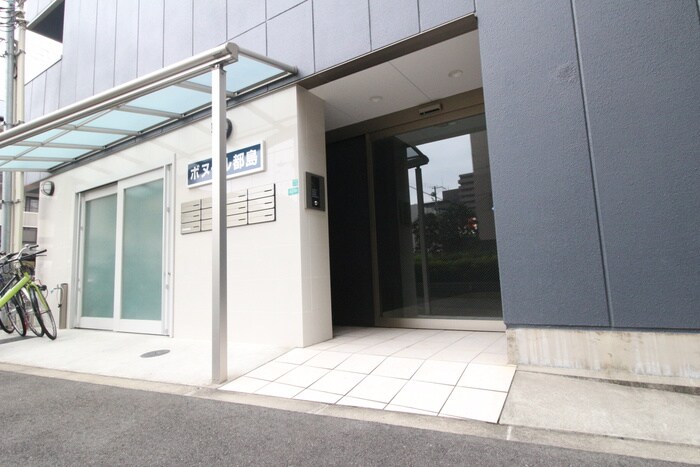 物件外観写真2　(エントランス部分)