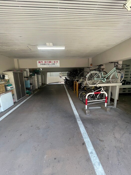 物件外観写真3　(駐輪場)