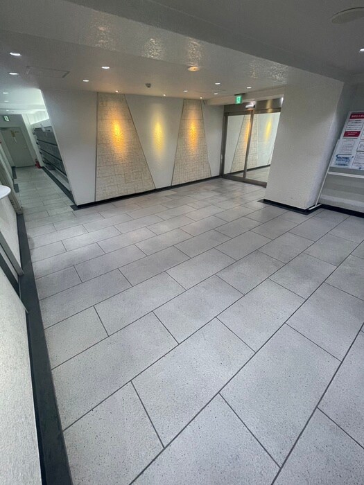 物件外観写真6　(エントランス部分)