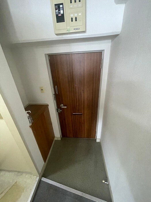 物件内観写真13　(玄関)