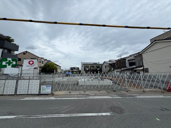 建築中