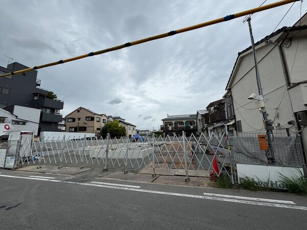 建築中