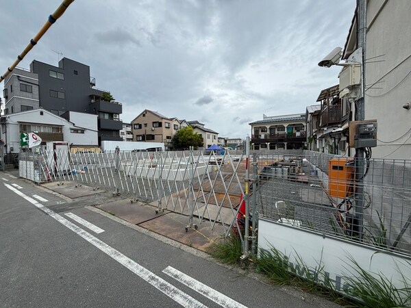 建築中