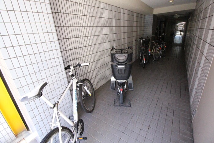 物件外観写真2　(駐輪場)