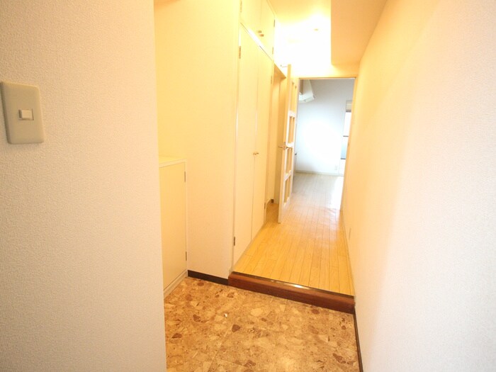 物件内観写真7　(玄関)