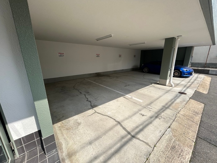 物件外観写真3　(駐車場)