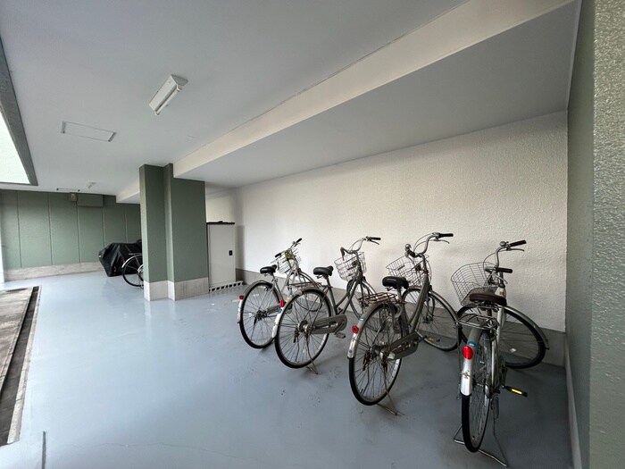 物件外観写真4　(駐輪場)