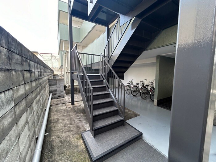 物件外観写真6　(エントランス部分)