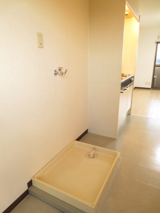 物件内観写真11　(洗濯機置場)