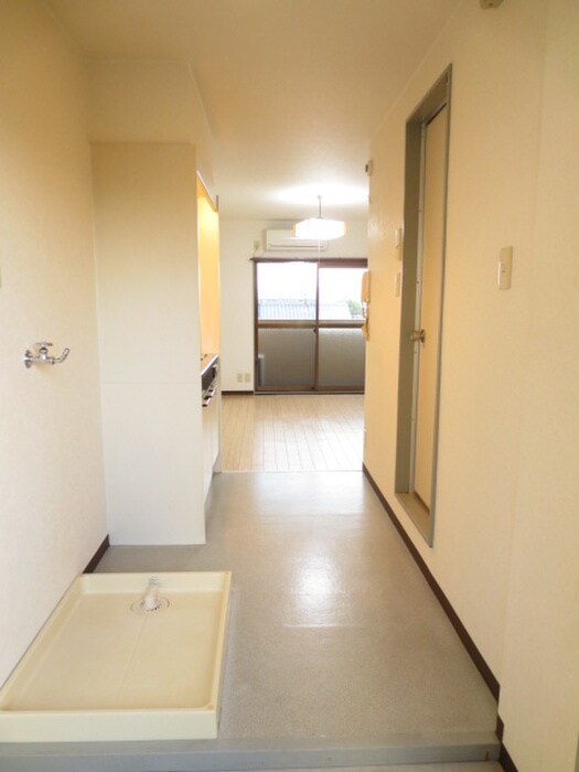 物件内観写真16　(玄関)