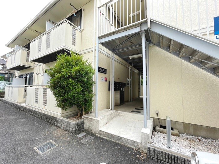 物件外観写真3　(エントランス部分)