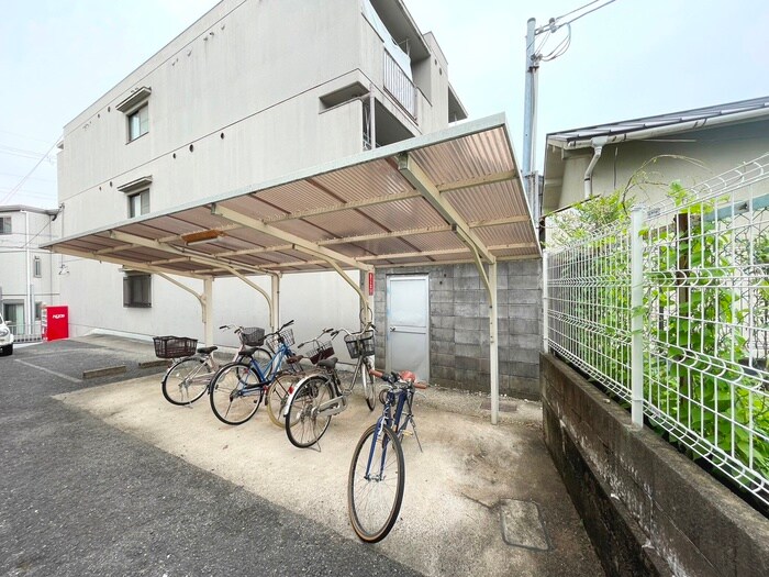 物件外観写真5　(駐輪場)