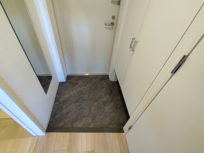 物件内観写真15　(玄関)